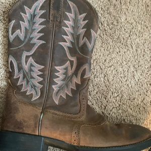 Arita boots blue, pink, and white stitching